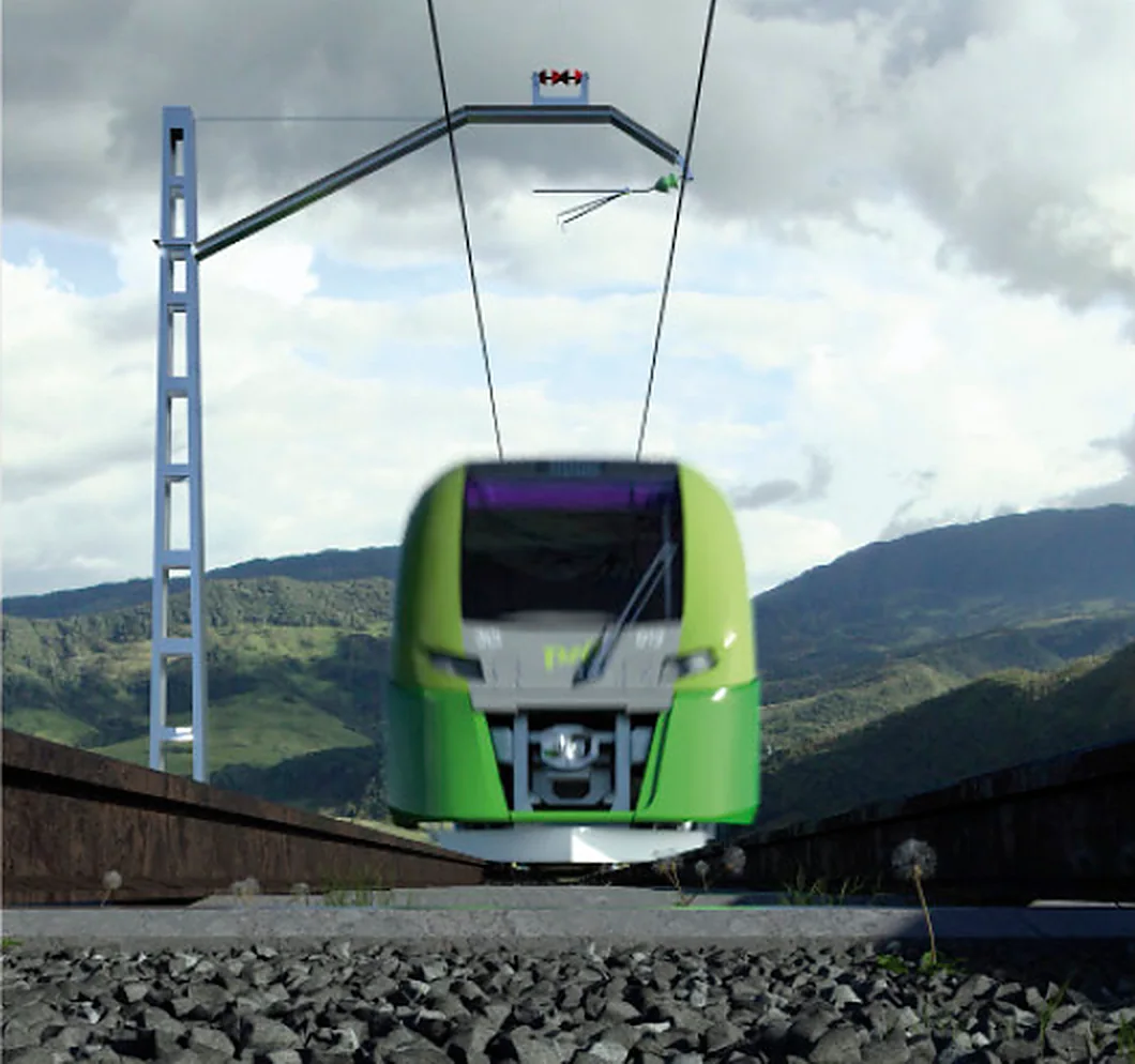 3·6 — Libertrén Boyacá Grande: tren verde de frente sobre la vía entre montañas, Boyacá